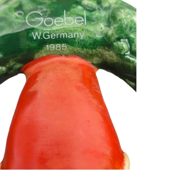 Vintage Goebel 1st Issue Annual Ornament Co-Boy Imprint 1985 W 1986 Wrea… - Picture 5 of 6